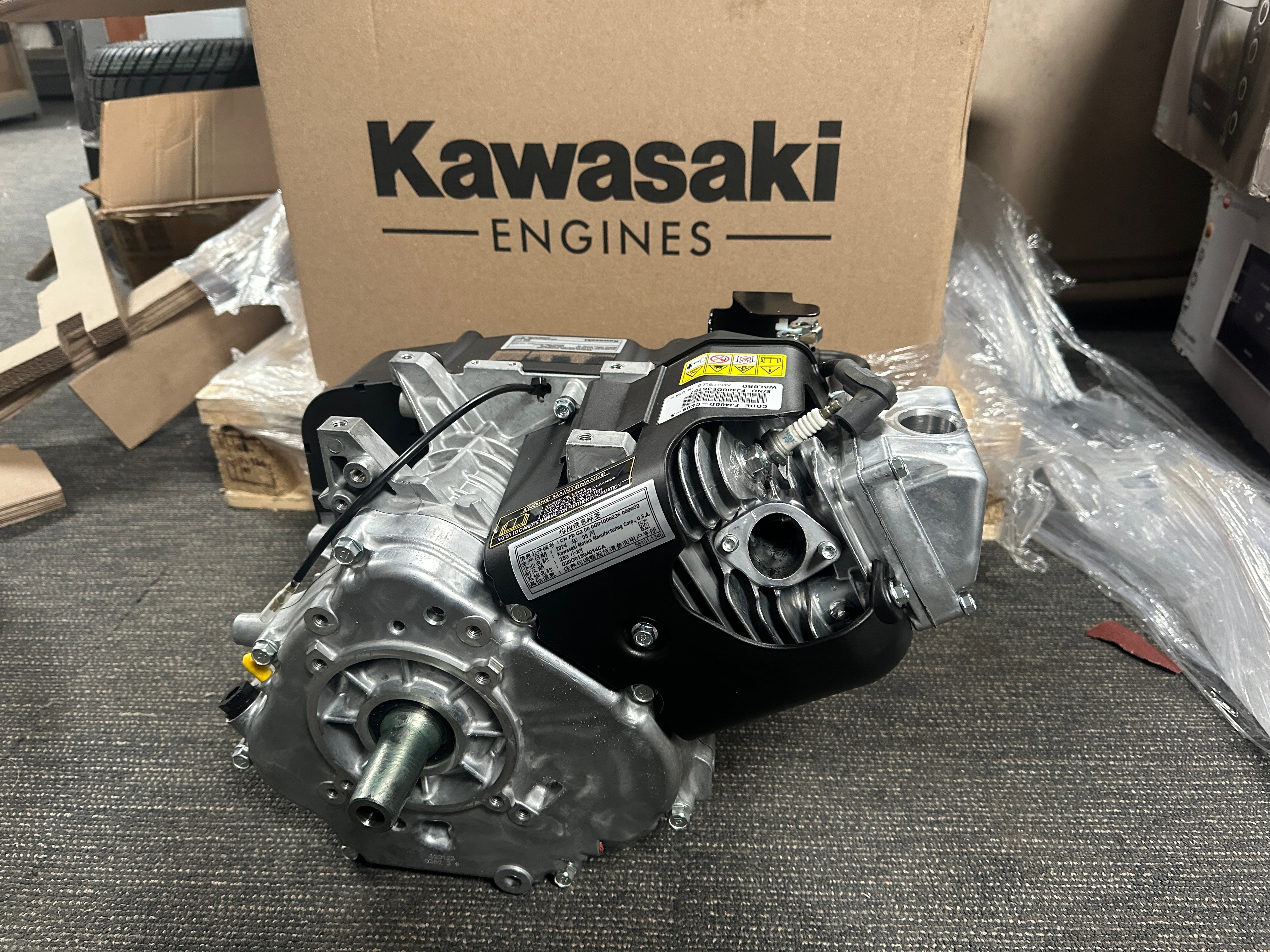 E-Z-GO OEM Kawasaki 13.5 Hp Engine With Carburetor - 689380 - Genuine Part