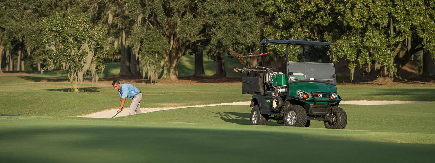 Green cushman hauler 800x electric utility vehicle, powered by a lithium battery and fitted with a roof and screen