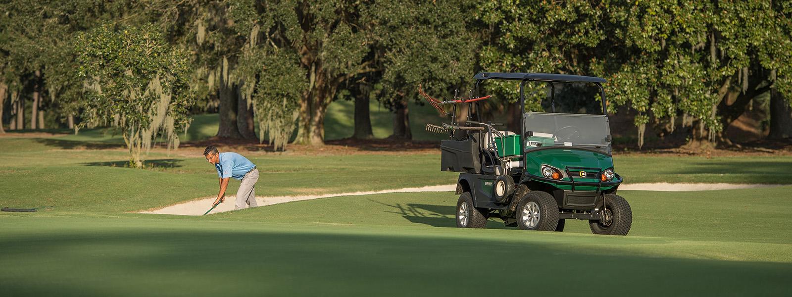 Green cushman hauler 800x electric utility vehicle, powered by a lithium battery and fitted with a roof and screen